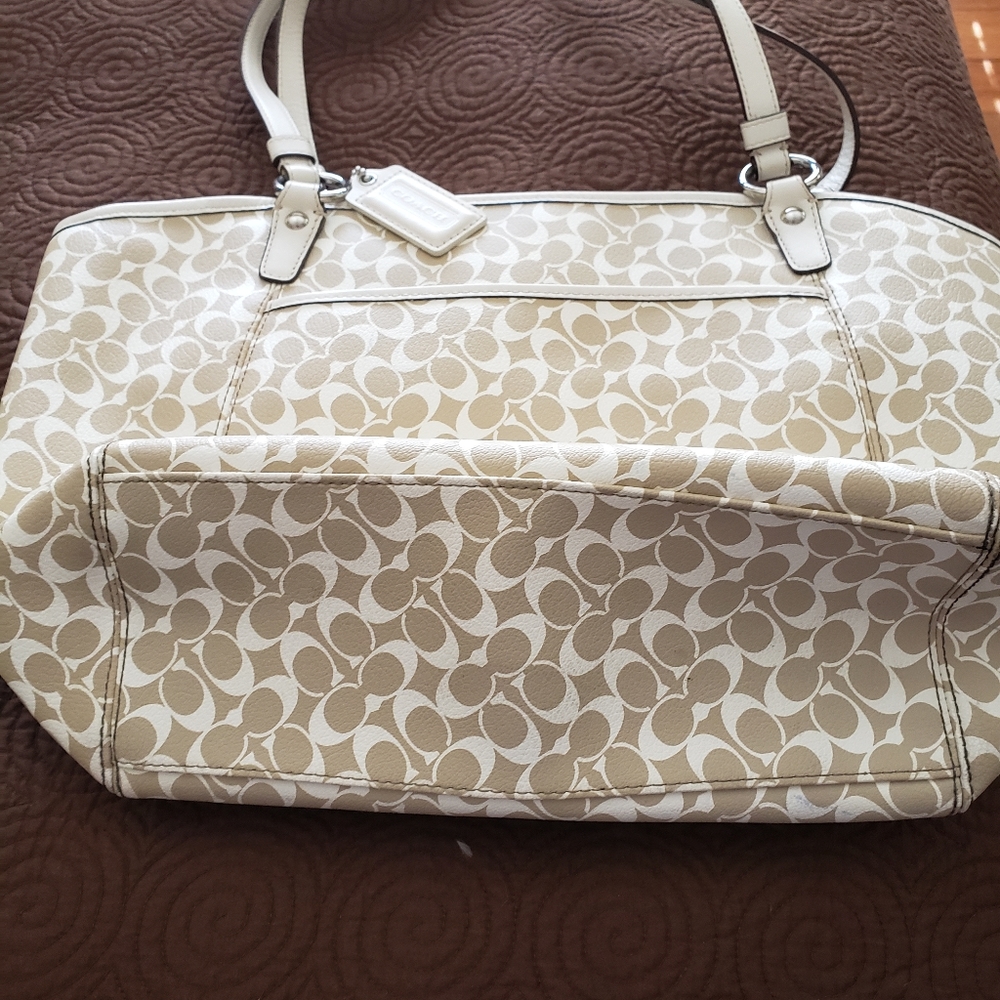 Coach purse - Picture 4 of 6